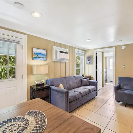 Parrot Bay 17 Apartment