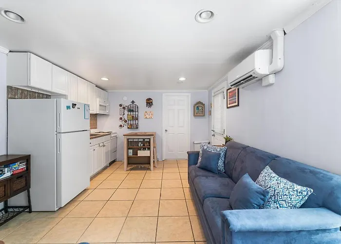 Parrot Bay 17 Apartment